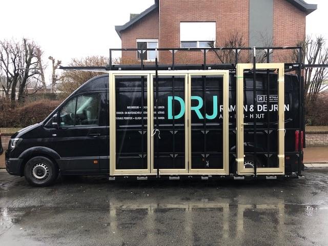 goudkleurig schuifraam geleverd door DRJ Ramen & Deuren