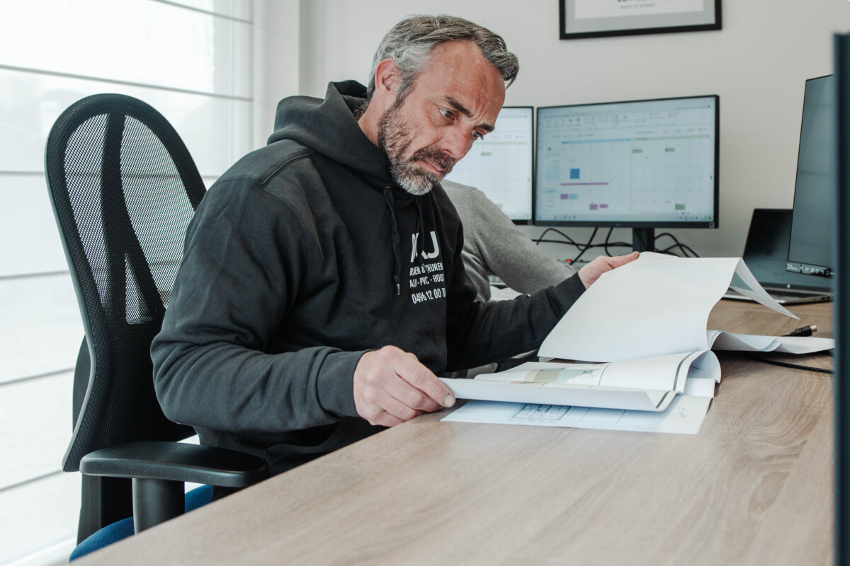 Professioneel advies bij het plaatsen van een garagepoort door DRJ Ramen & Deuren