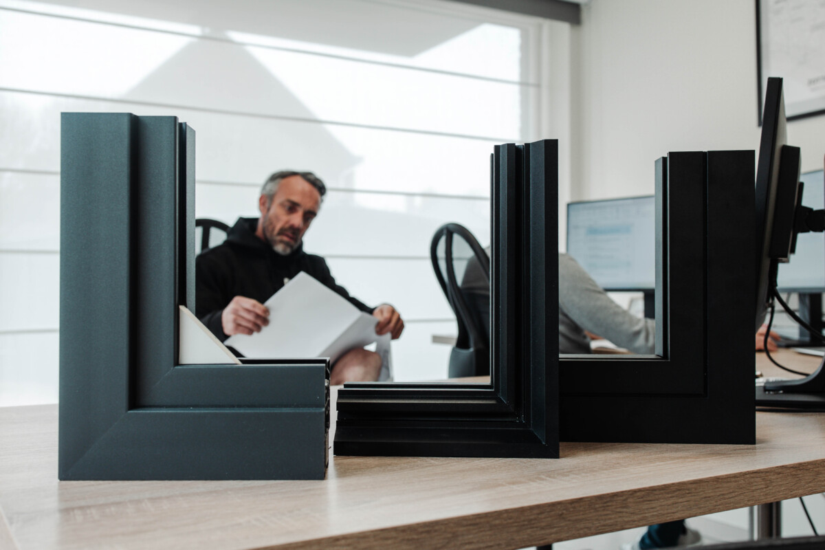 Ramen plaatsen met keuze uit aluminium en PVC profielen bij DRJ in Zottegem