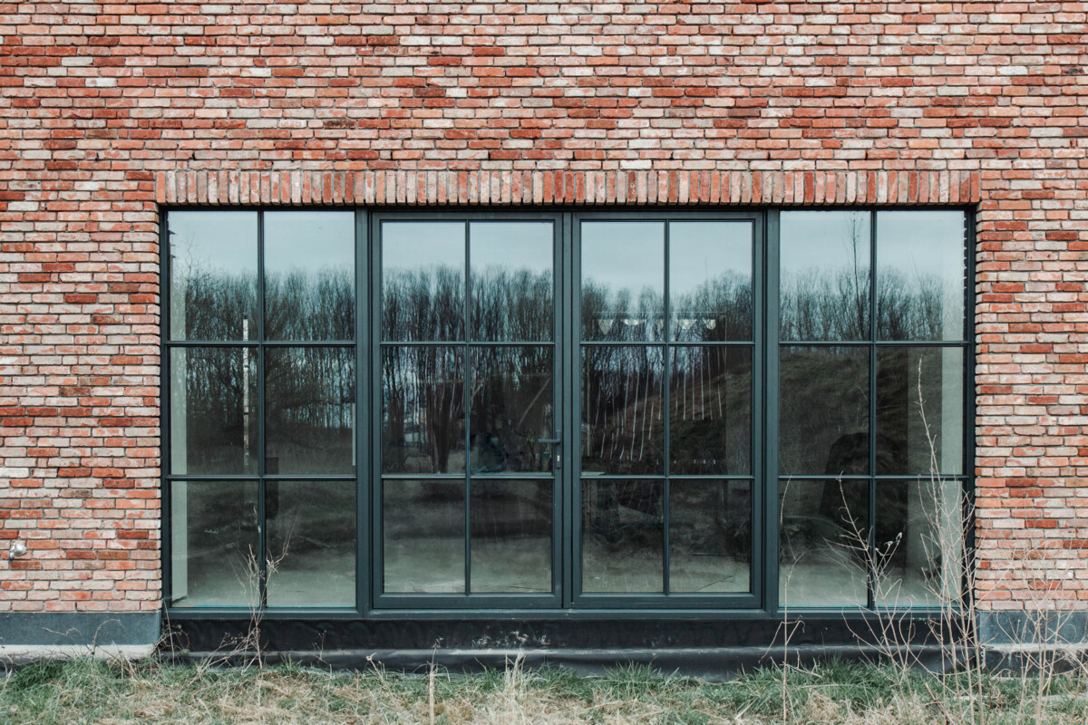 grote ramen met glasverdeling in Reynaers aluminium