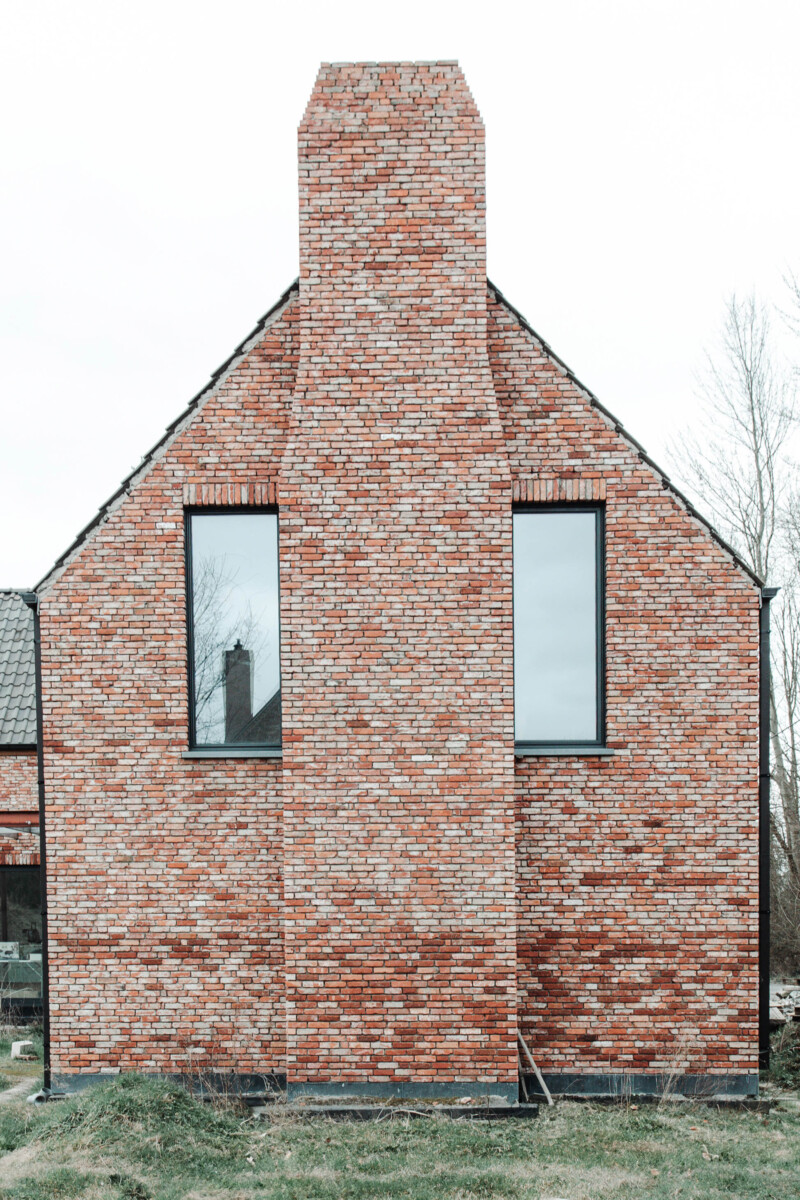 zijgevel met hoge steellook ramen geplaatst door DRJ